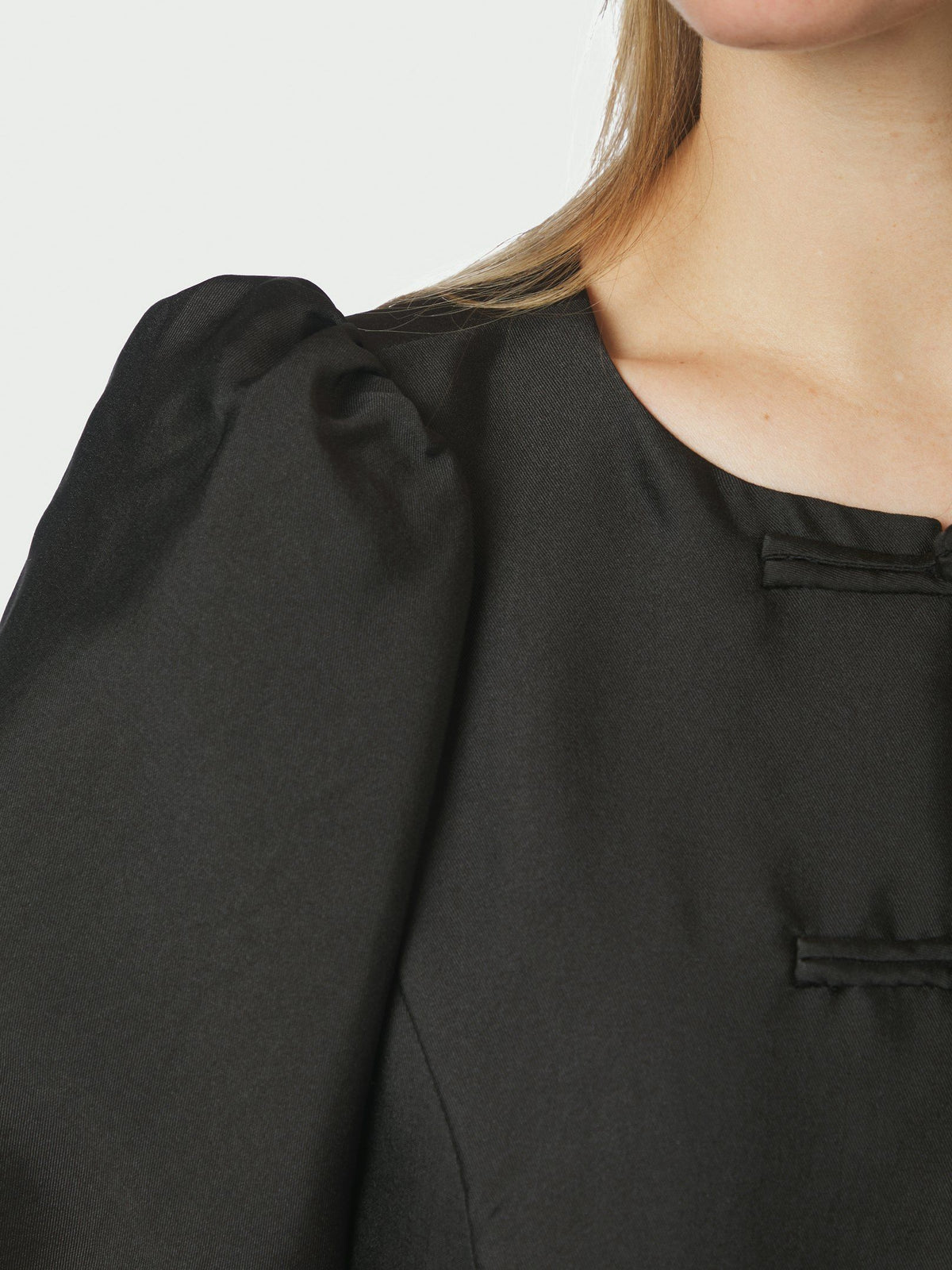 Neo Noir Anela Mandarin Dull Satin Bluse - Black