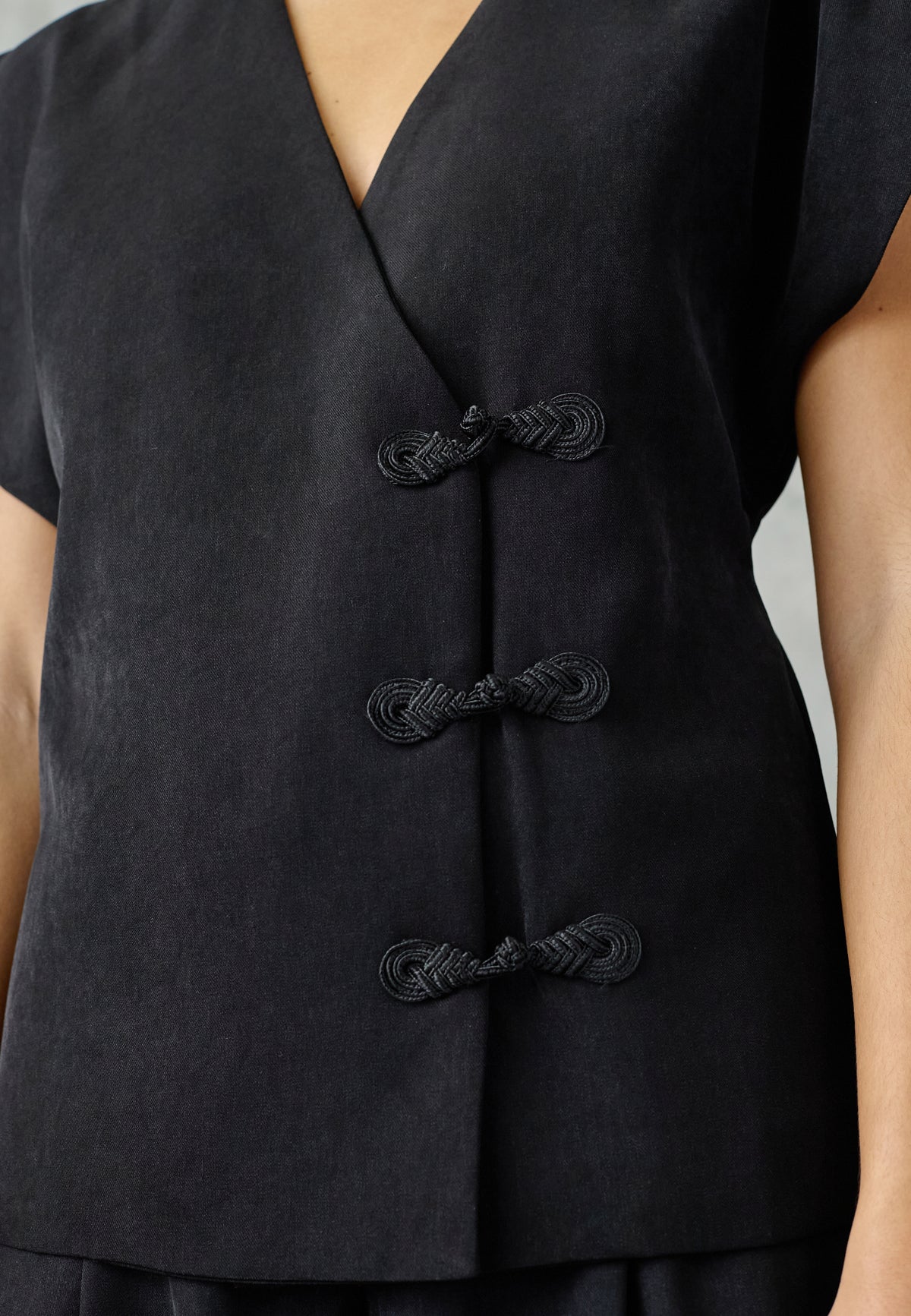 Love & Divine Love1632 Vest - Black