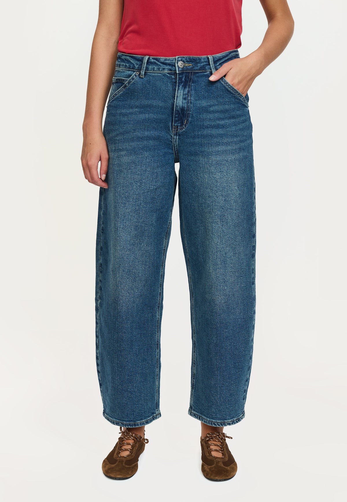 Soft Rebels SRAmelie Cropped Barrel Jeans - Mid Washed Blue Denim
