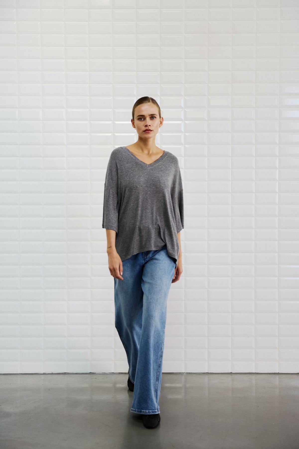Withblack Josefine SS V-Neck T-shirt - Mid Grey Melange