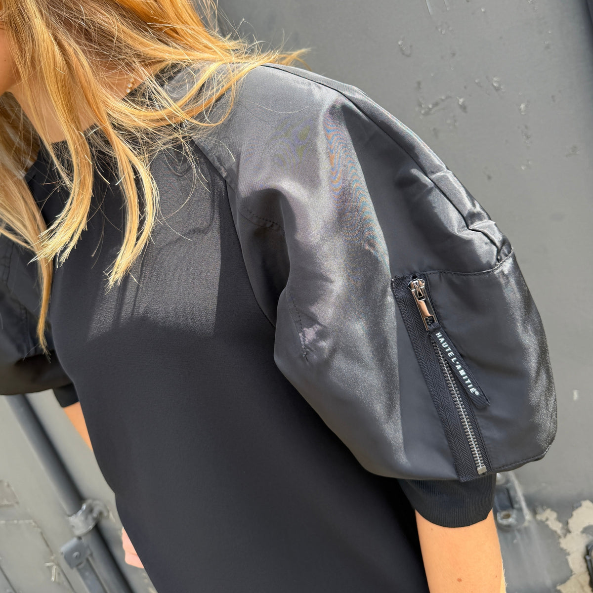 Haute L'amitie Satari Bomber Kjole - Black