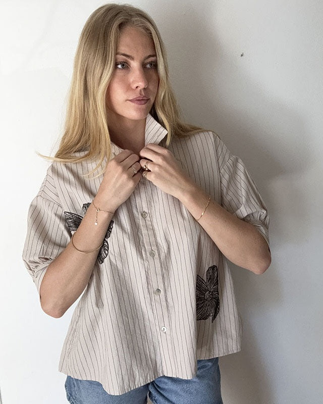 Continue Jessie Stripe High Neck Ss Skjorte - Sans Stripe
