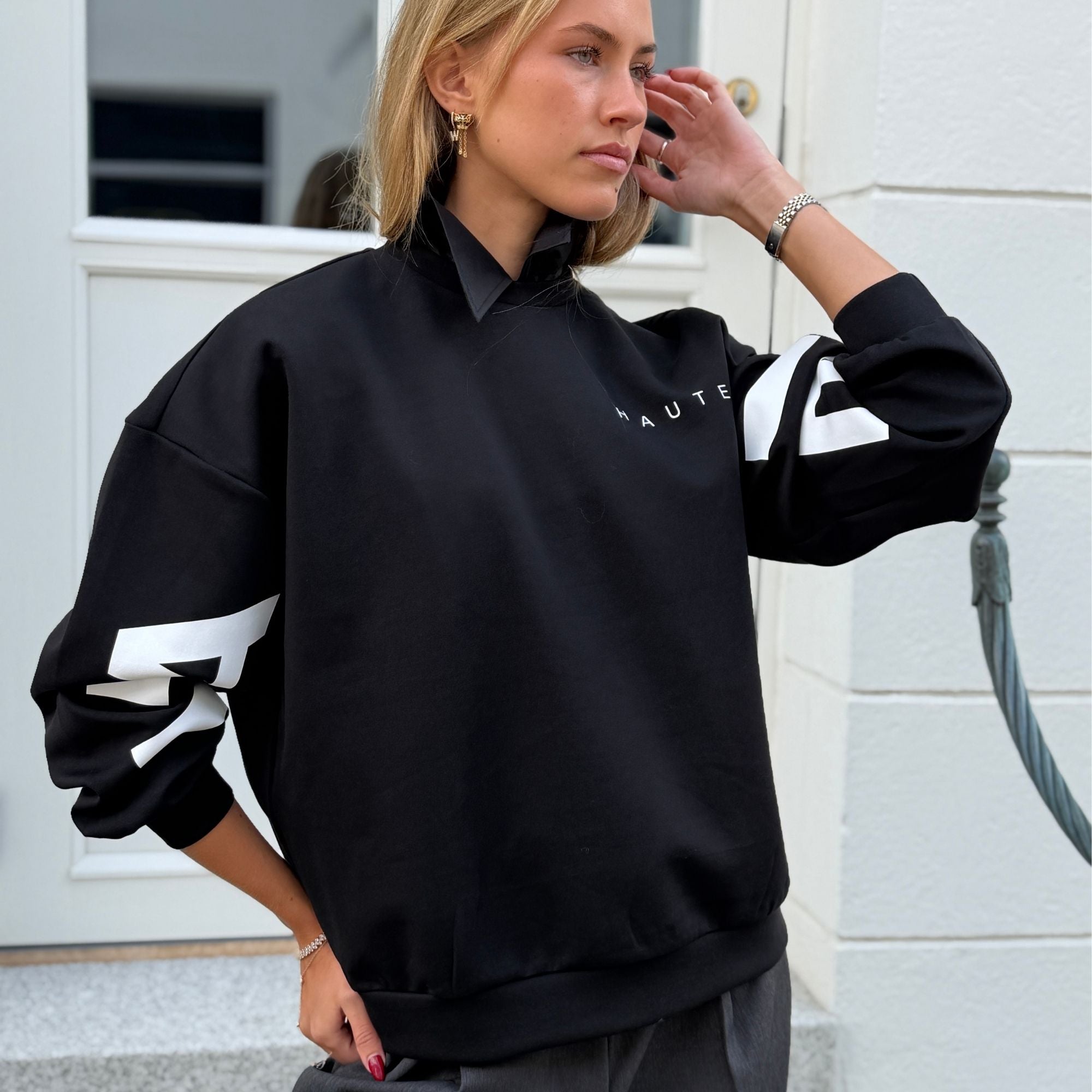 Haute L'amitie Maxi Split Logo Sweat - Black
