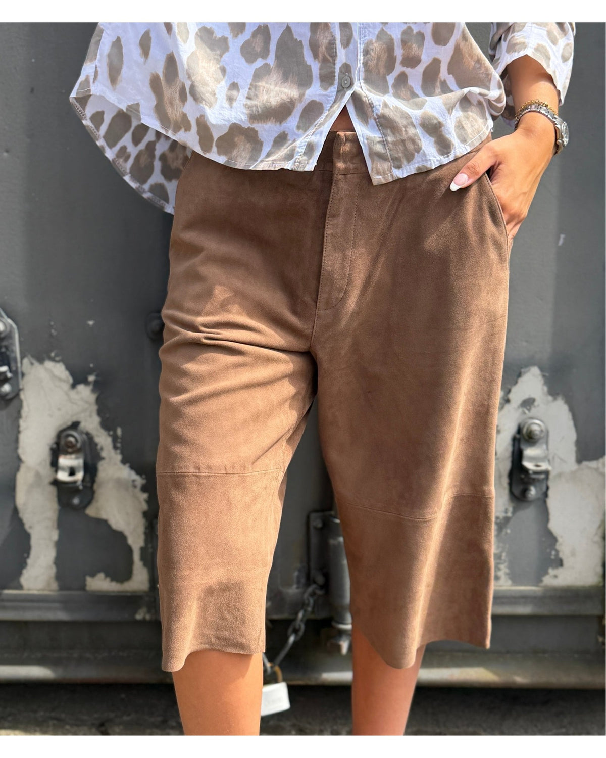 Notyz Suede Bermuda Shorts - Hazelnut