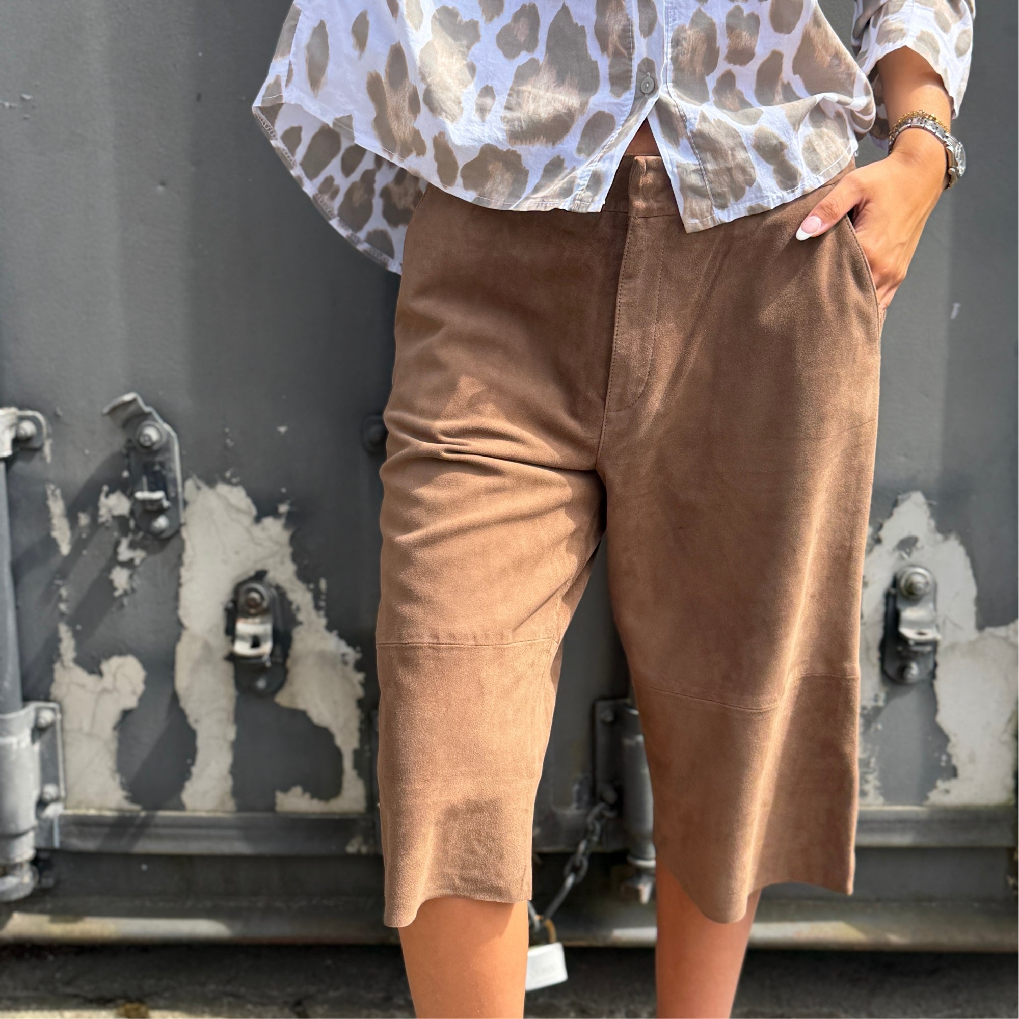 Notyz Suede Bermuda Shorts - Hazelnut