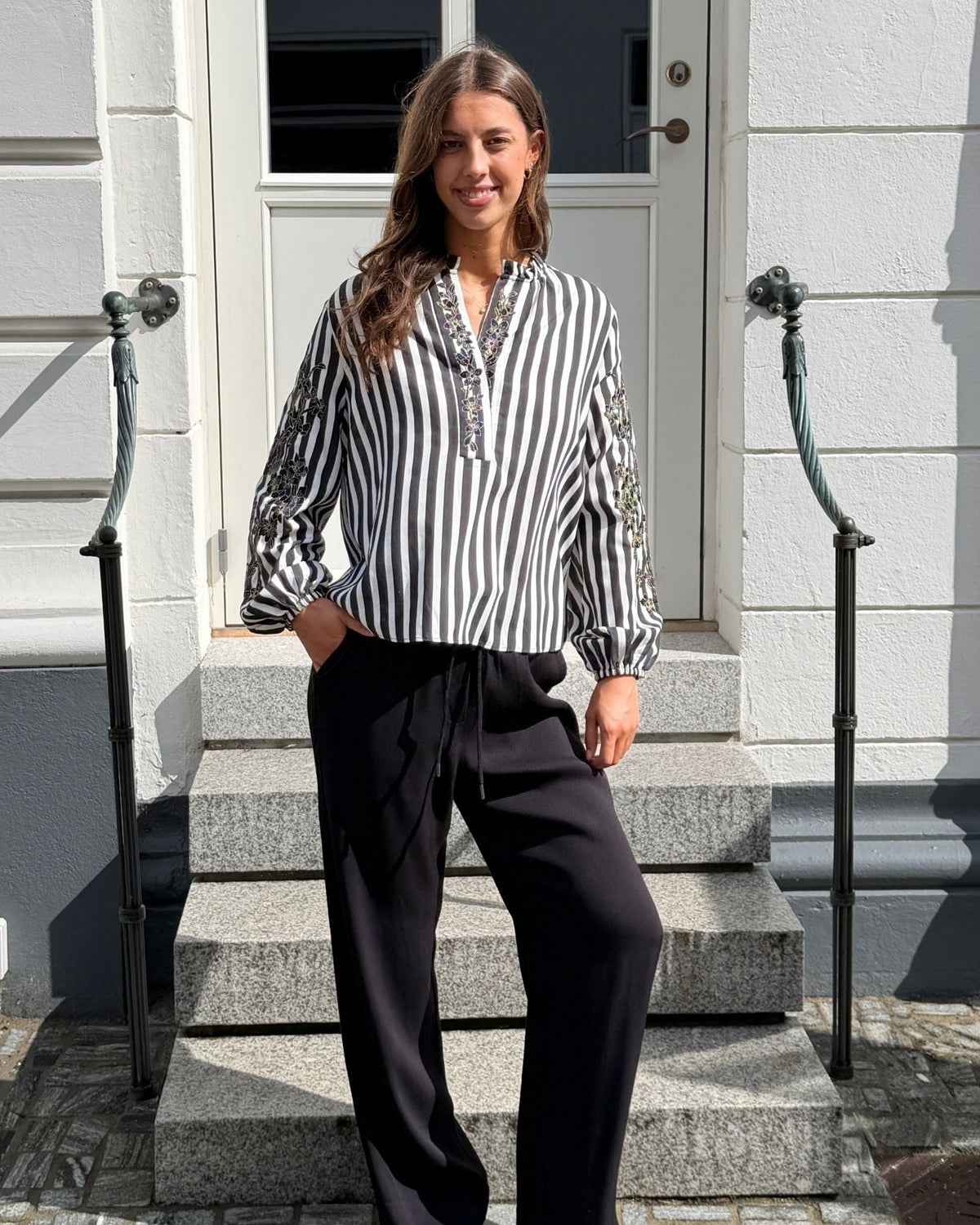 Gustav Annemie Broderet Bluse - Bull Black