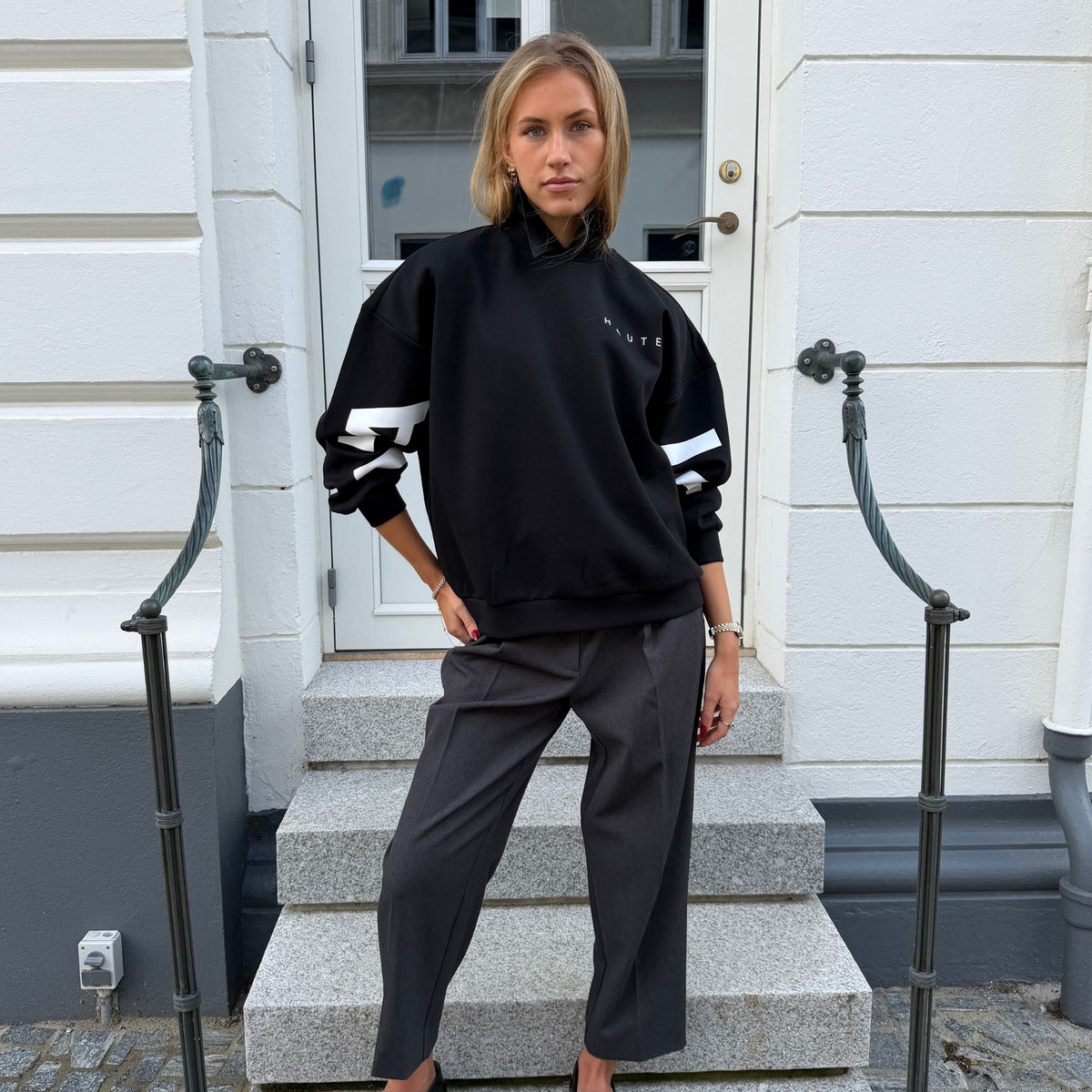 Haute L'amitie Maxi Split Logo Sweat - Black
